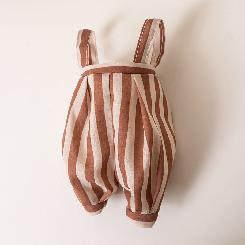 Fungo-urso Ne maltrafu ĉi tiun 35 cm/13,78-colan molan kuniklan pluŝan ludilon. Vi povas elekti pantalonojn por knaboj kaj jupojn por knabinoj, kio estas bonega donaco por kuniklaj entuziasmuloj! Tre dolĉa, la unua elekto por donacado. 