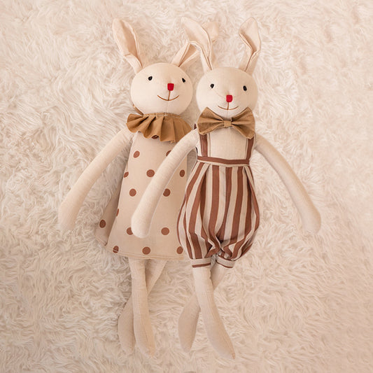 Fungo-urso Ne maltrafu ĉi tiun 35 cm/13,78-colan molan kuniklan pluŝan ludilon. Vi povas elekti pantalonojn por knaboj kaj jupojn por knabinoj, kio estas bonega donaco por kuniklaj entuziasmuloj! Tre dolĉa, la unua elekto por donacado. 